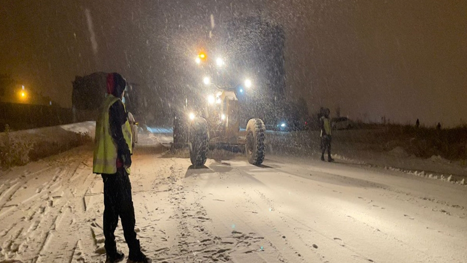 Meteoroloji uyarmıştı! Kar yağışı esir aldı